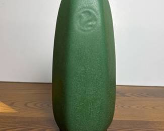 071 vintagemattegreenceramicpotteryvase