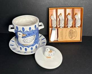 144 duckmotifceramicptcrockwithspread