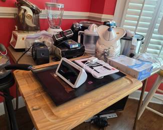 Small appliances,  cutting boards