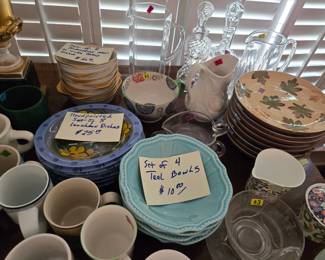 Bowls, plates and serving pieces