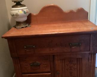 Chest w/ GWTW Lamp