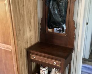 Mirrored Stand (Mirror Covered)