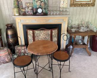 Small Tea Table w/Chairs