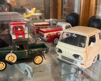 Danbury Mint 1961 Ford Econoline Pickup - Off-White