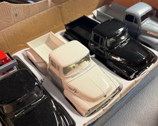  1:24 Scale 1950s Ford F-Series Pickup Diecast Models