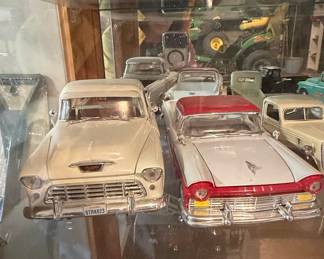 Danbury Mint 1955 Chevrolet Cameo Carrier and 1957 Ford Fairlane 500