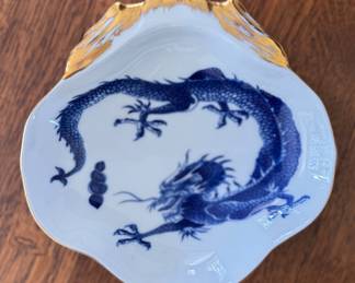 "Blue Dragon," Mottahedeh Shell Dish. Measures 9" x 8". Photo 1 of 2. 