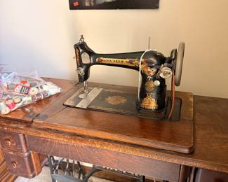Singer Model 27-4 Treadle Sewing Machine with Sphinx Decals