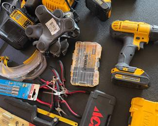 DeWalt 20V MAX Cordless Drill and Impact Driver Combo Kit with Accessories