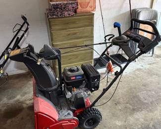 Toro SnowMaster 824 QXE Single-Stage Snow Blower