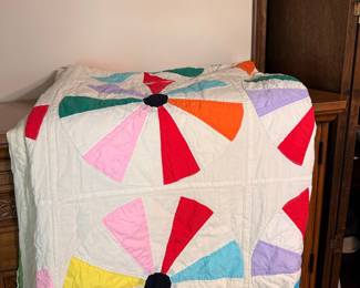 Vintage Dresden Plate Quilt