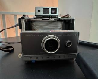 Polaroid Automatic 100 Land Camera