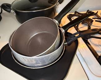 Assorted Non-Stick Aluminum Cookware (Individual Pieces)