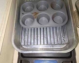Assorted Kitchen Bakeware Lot - EKCO Muffin Pan and Roasting Pan