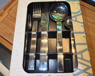 Wallace Trenton 20-Piece Stainless Steel Flatware Set
