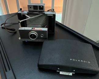 Polaroid Automatic 100 Land Camera