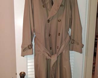 Men's Burberrys' Trench Coat Size 42R