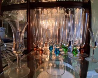 Set of 7 colored champagne glasses