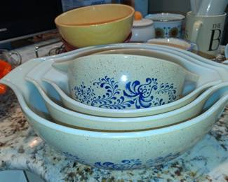 Set of Homestead Cinderella Pyrex Mixing Bowls