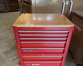 Snap on Tool Chest w/drawers and rolling wheels