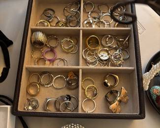 Rings / earrings / jewelry