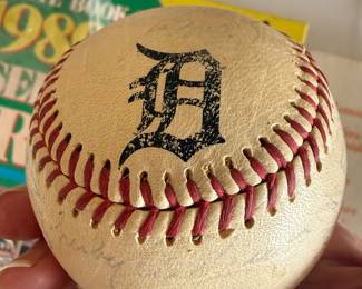 1990’s autograph souvenir baseball 
