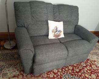 Wall Hugging Recliner