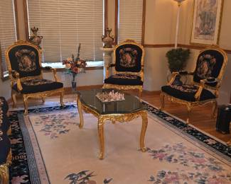 SETTEE & 4 ARMCHAIRS - French Louis XV-style giltwood upholstered in navy blue Aubusson-style tapestry