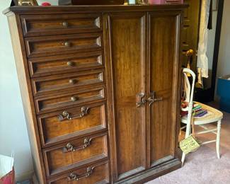 Large oak 'chifforobe' combo dresser/wardrobe: Tall 1970s-style Mediterranean/brutalist oak bedroom piece combining a bank of drawers with a two-door wardrobe cabinet; brass pulls, working lock/key.
