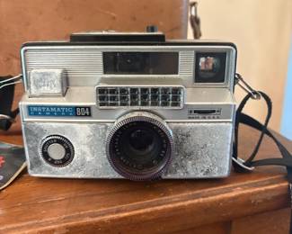 Kodak Instamatic 804 Camera with Leather Case & Manual:  Kodak Instamatic 804 Camera with Leather Case & Manual