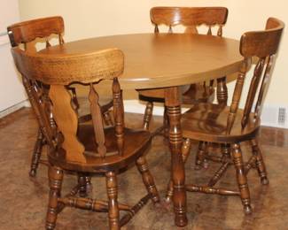 Solid wood dining table with 4 chairs & 2 leaves