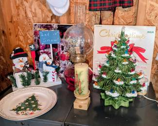 Lots of cute vintage Christmas items