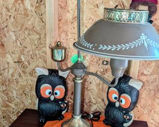 Here of cute vintage ceramic owls and toll Ware student desk lamp
