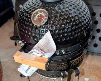Kamado outdoor oven and barbecue