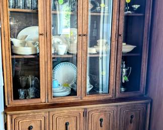 Vintage MCM Tribune collection by Broyhill China cabinet - hutch!