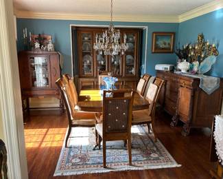 #1 American furniture co on wheels 72-x42x29 dining room table with 6 chairs 2 leaves $175.00