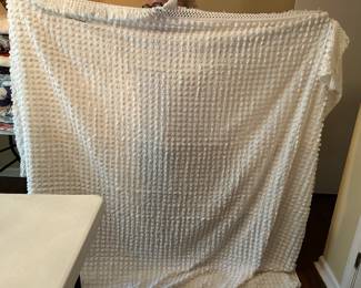 #147 queen chenille white quilt spread $35.00