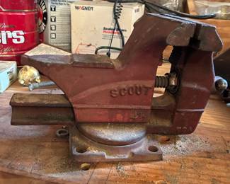 #211 tools shed scout bench vise 4.5 $35.00