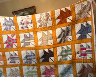 #142 74x 87 yellow leaf pattern quilt machine piece and hand stitch $100.00