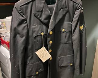 #162 army uniform size 42 jacket and pants $30.00