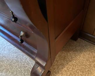 #152 antique dresser with 6 drawers with curved legs 42x22x45 $175.00