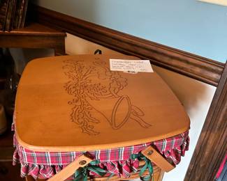 #75 Longaberger lidded holiday hostess basket fabric liner plastic insert $35.00