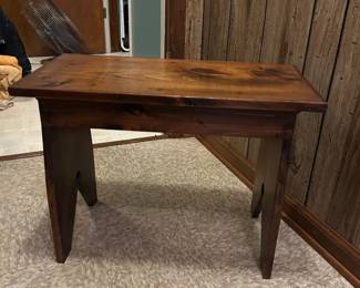 #161 wood bench 24x12 x18 $30.00