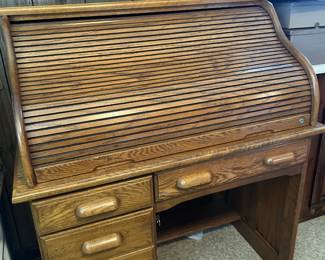 #154 roll top oak desk with5 drawers and cubbies under roll top 42x25x49 you move $75.00