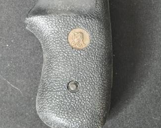 Pachmayr Presentation Grips for SW K and J frame revolvers