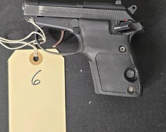 Beretta 3032 Tomcat .32 ACP Pistol with Holster 4 Mags