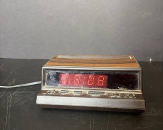 General Electric GE Woodgrain Digital Alarm Clock Model