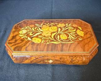 Reuge Music My Heart Will Go On Inlaid Music Box