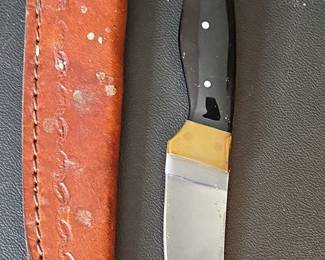 FixedBlade Hunting Knife with Leather Sheath