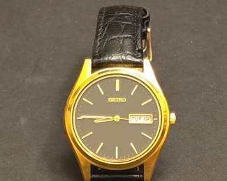 Seiko 7N43-9048 Quartz Day Date Wristwatch